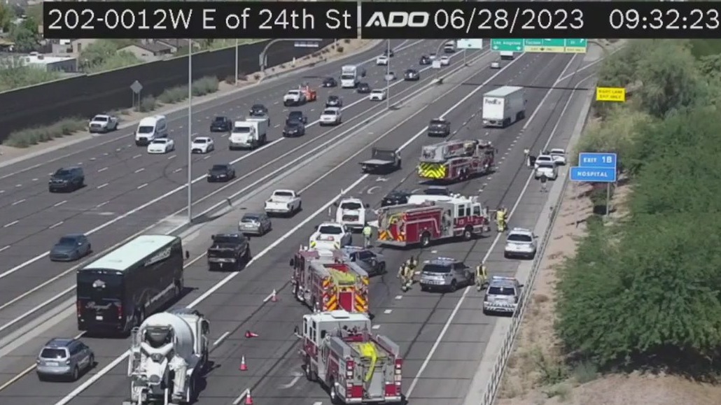 Six vehicles involved in Loop 202 crash | FOX 10 Phoenix