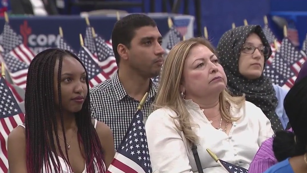 100 people celebrate new U.S. citizenship