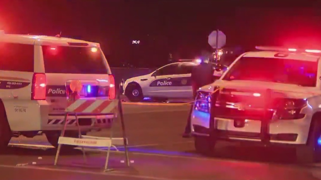Pedestrian hit by Phoenix Police vehicle | FOX 10 Phoenix