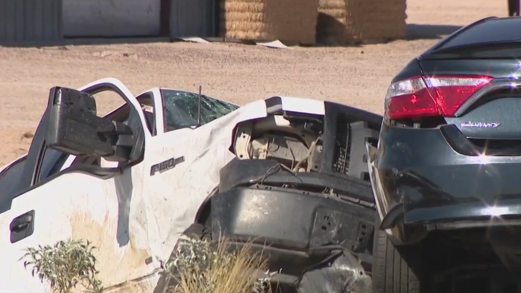 2 kids hurt in Buckeye crash