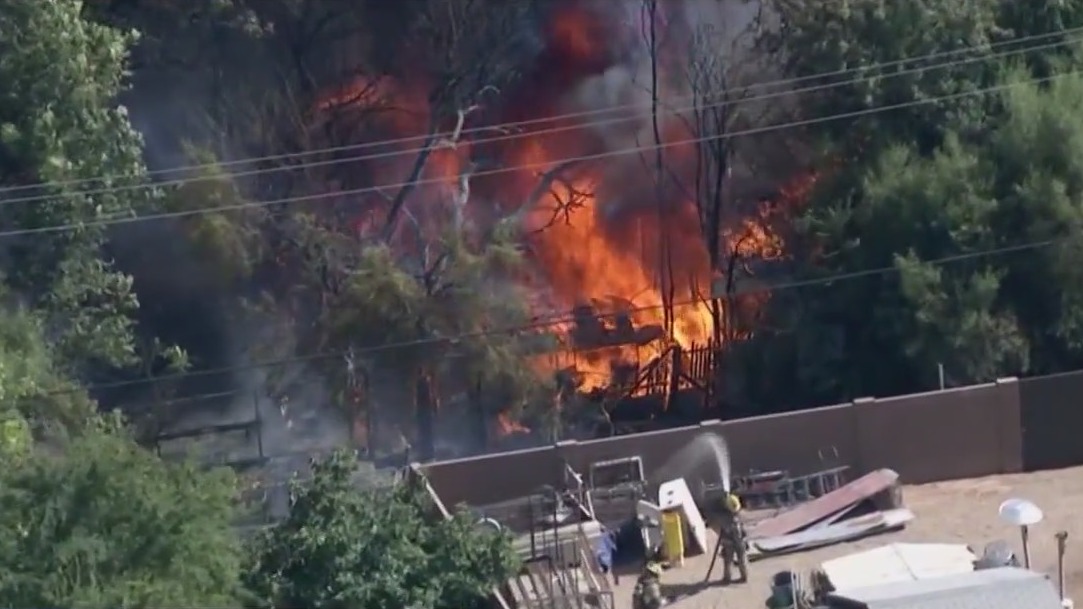 Fire crews battle massive fires in East Phoenix | FOX 10 Phoenix