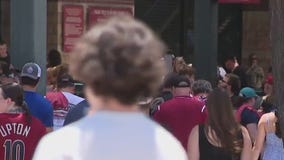 Baseball fans spend July 4th at Chase Field