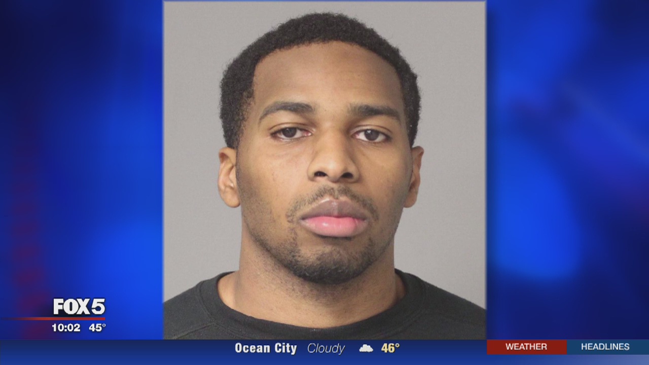 DC officer charged with paying teen for sex, demanding money back at gunpoint