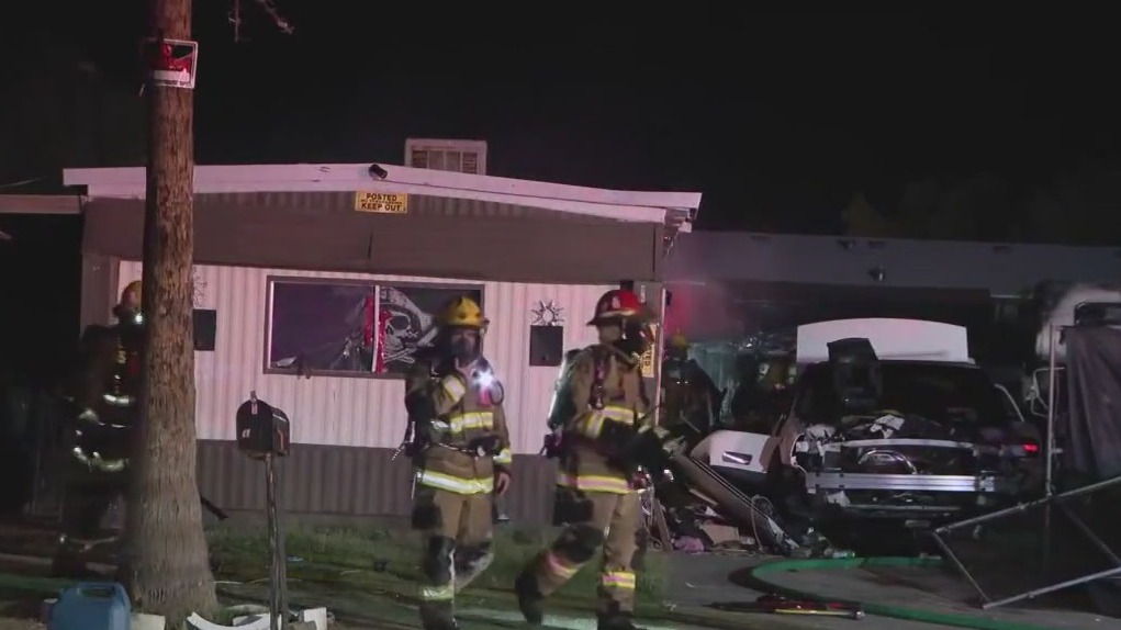 Phoenix mobile home, RVs on fire
