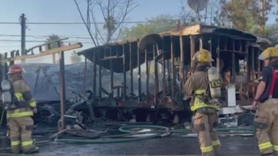 8 displaced in Phoenix mobile home fire