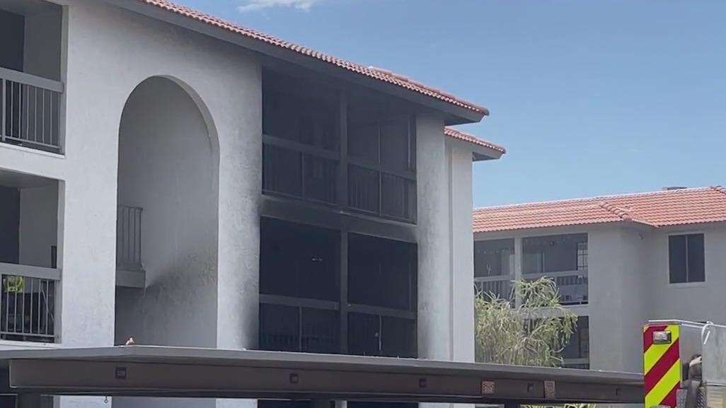 Child dead, woman hurt in Phoenix apartment fire