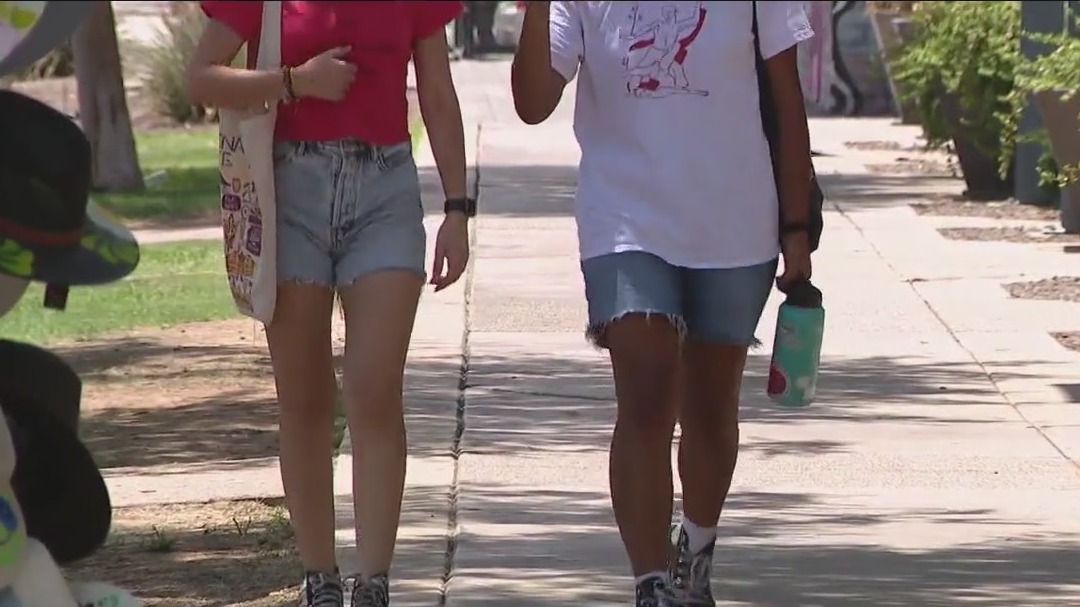 Hot AZ summer sun not keeping tourists away