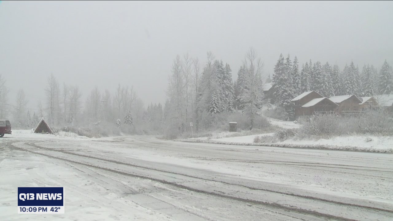 I-90 in Snoqualmie Pass reopens after multiple vehicle spinouts