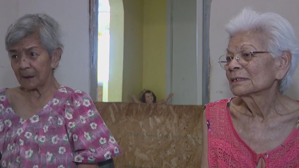 Sisters receive AC unit for Arizona home built without one