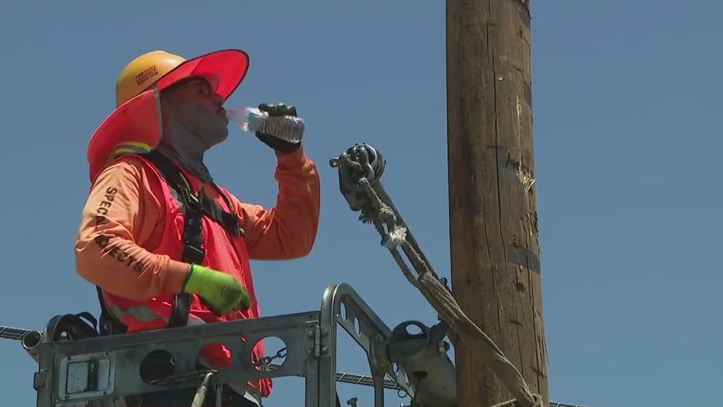 Outdoor workers swelter in extreme heat