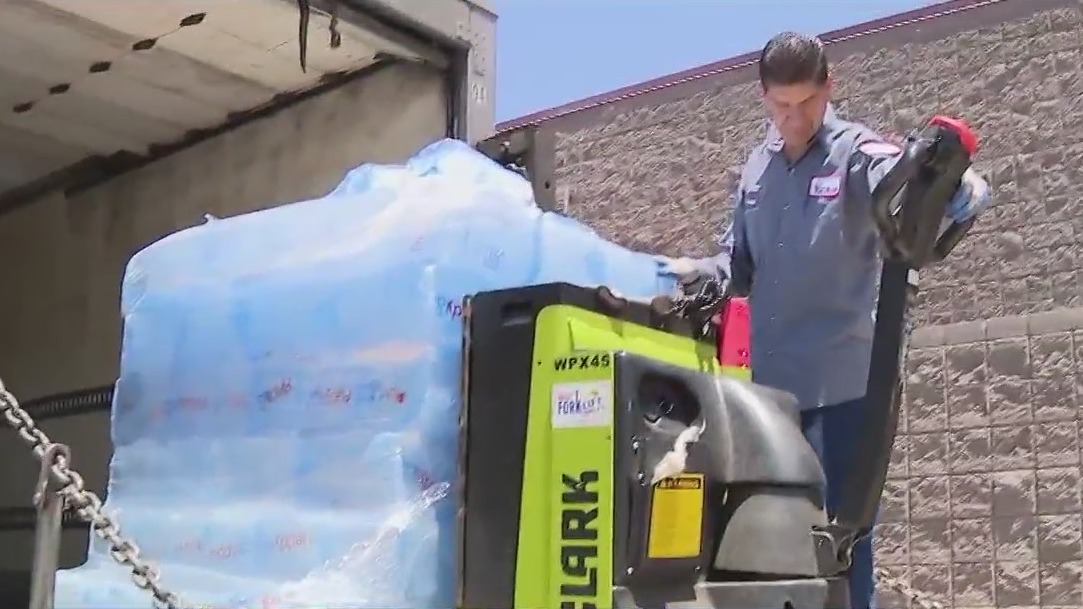 AZ ice delivery workers bring heat relief