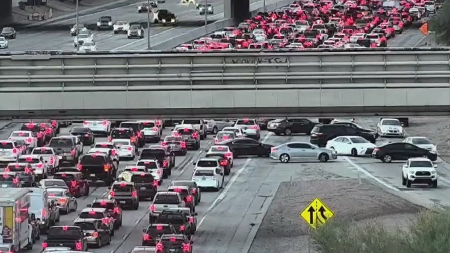 Loop 101 traffic stops after deadly crash