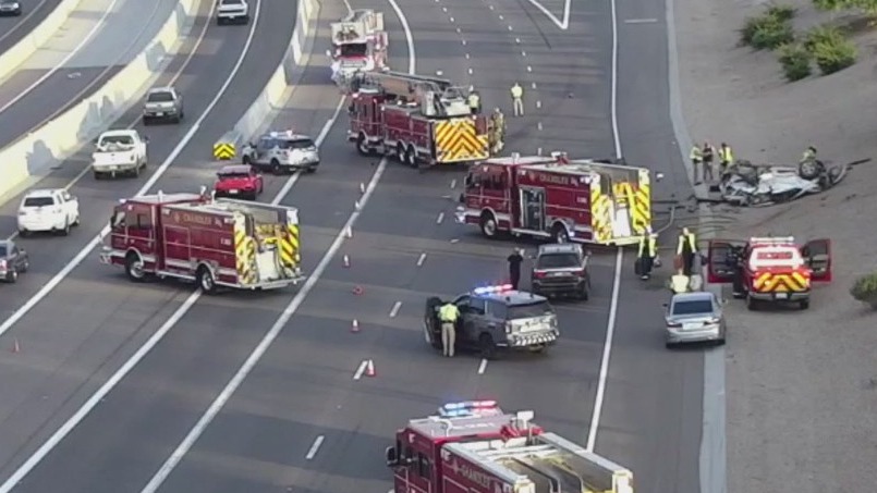 Deadly crash shuts down Loop 202