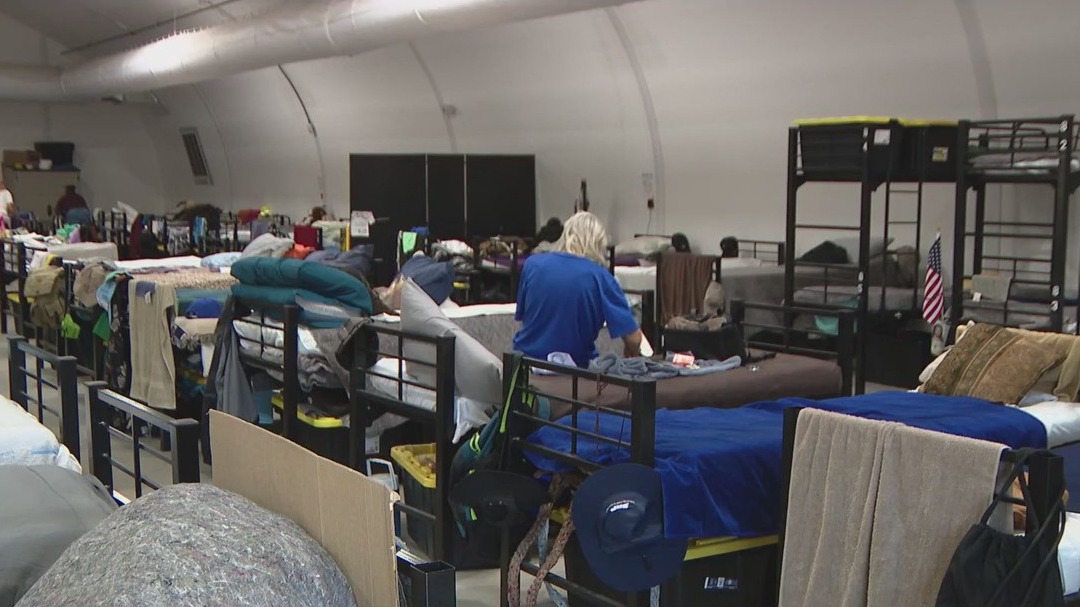 24/7 Phoenix cooling center helps those in need