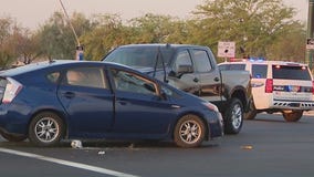 3 hospitalized in west Phoenix crash