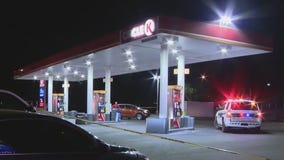 Man shot at south Phoenix Circle K