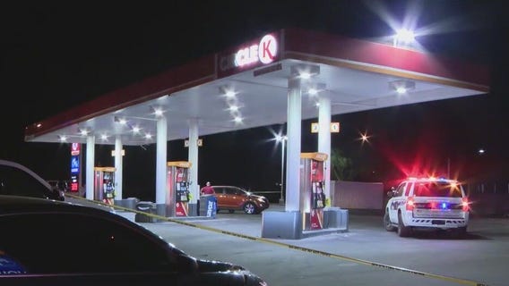 Man shot at south Phoenix Circle K