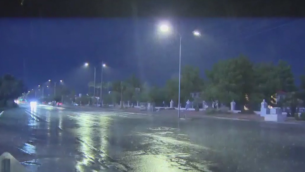 Rain, lightning hit parts of Phoenix area