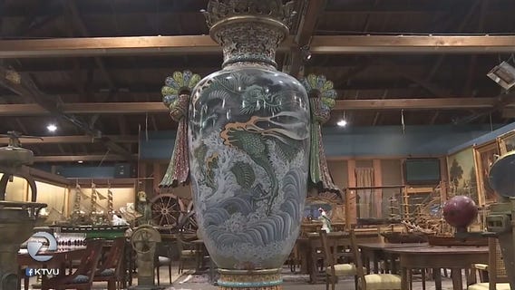 Japanese vase dating back to 1893 World's Fair to be auctioned, sat in Spenger's for more than century