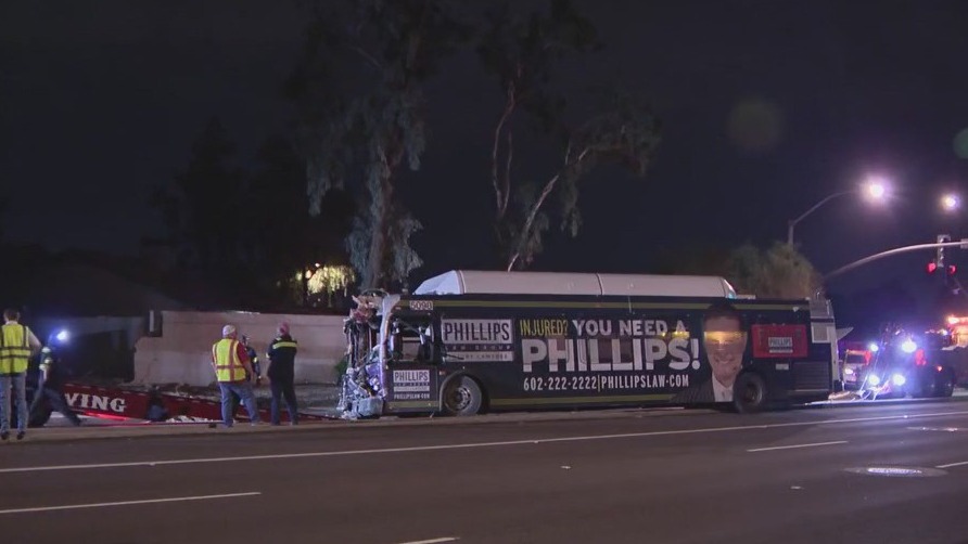 City bus crashes into Glendale house