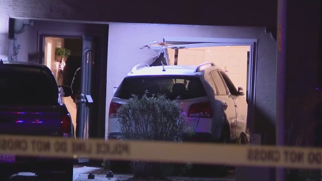 Man dead after car crashed into Laveen home | FOX 10 Phoenix