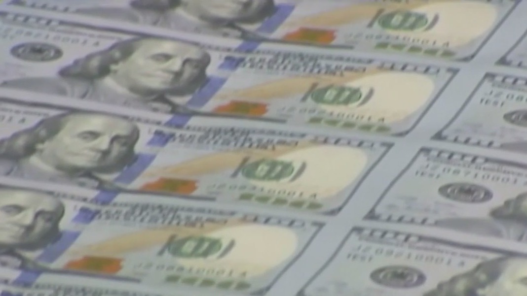 U.S. national debt hits record $33 trillion