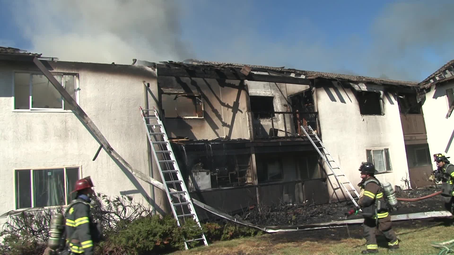 Raw video: Fire breaks out at Rohnert Park apartment | KTVU FOX 2
