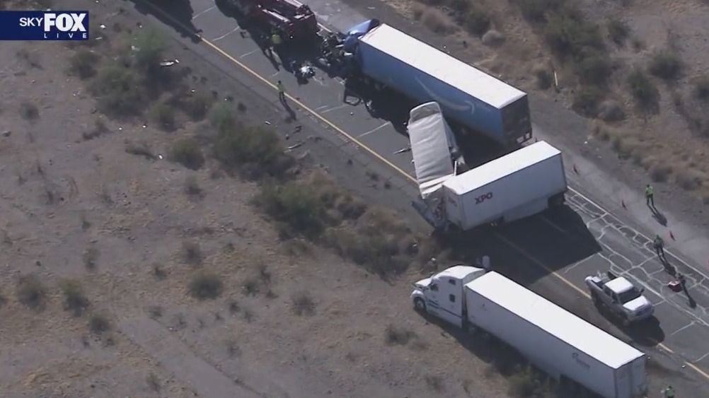 Semi crash near Tonopah shuts down I-10 | FOX 10 Phoenix