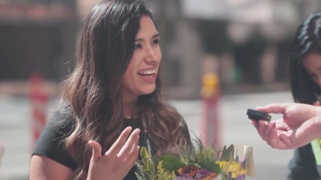 Phoenix florist hands out free bouquets: 'Something magical'