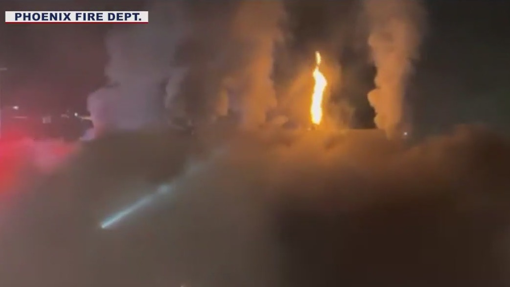 Phoenix fire crews battle late night house fire | FOX 10 Phoenix