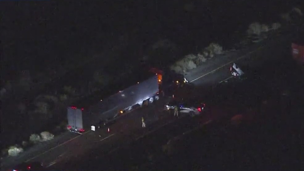 2-vehicle crash causes traffic delays along I-10 | FOX 10 Phoenix