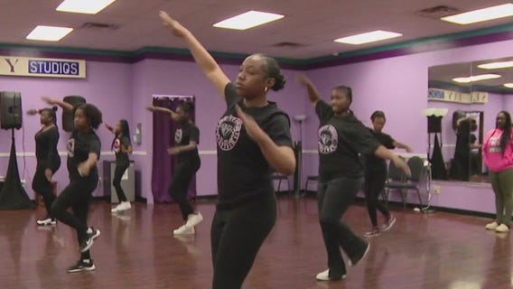 Influencer stops by Phoenix dance studio