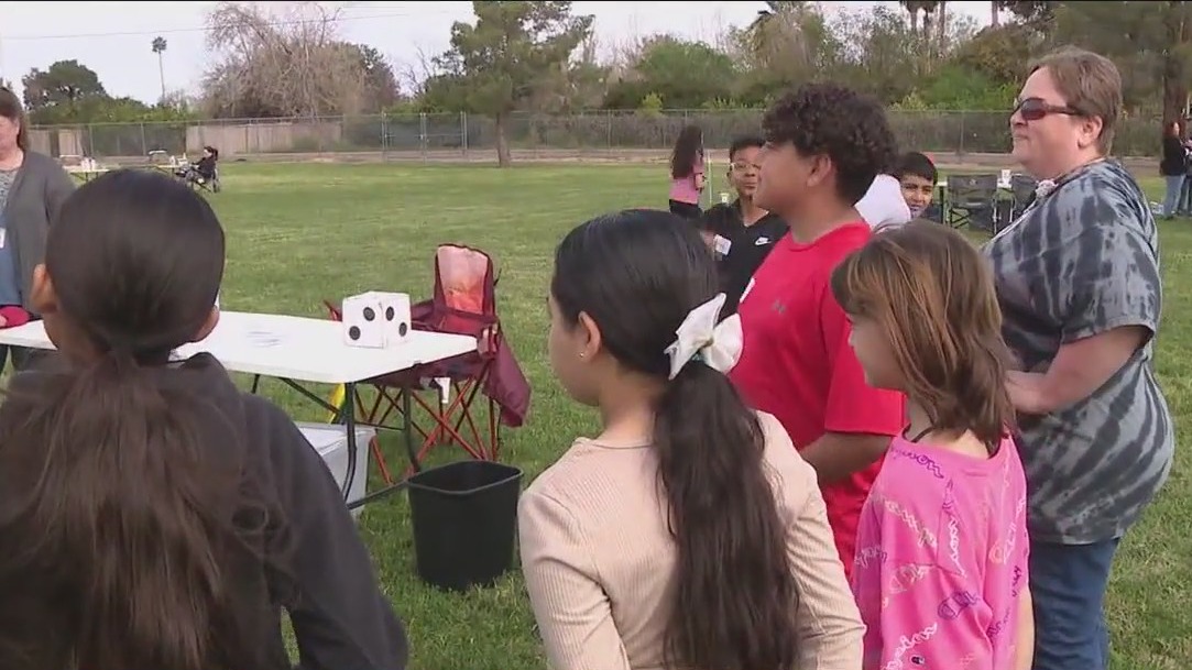 Peoria 4th graders learning about water, STEM