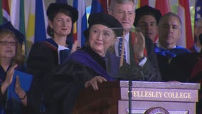 Clinton criticizes Trump in commencement address at Wellesley College