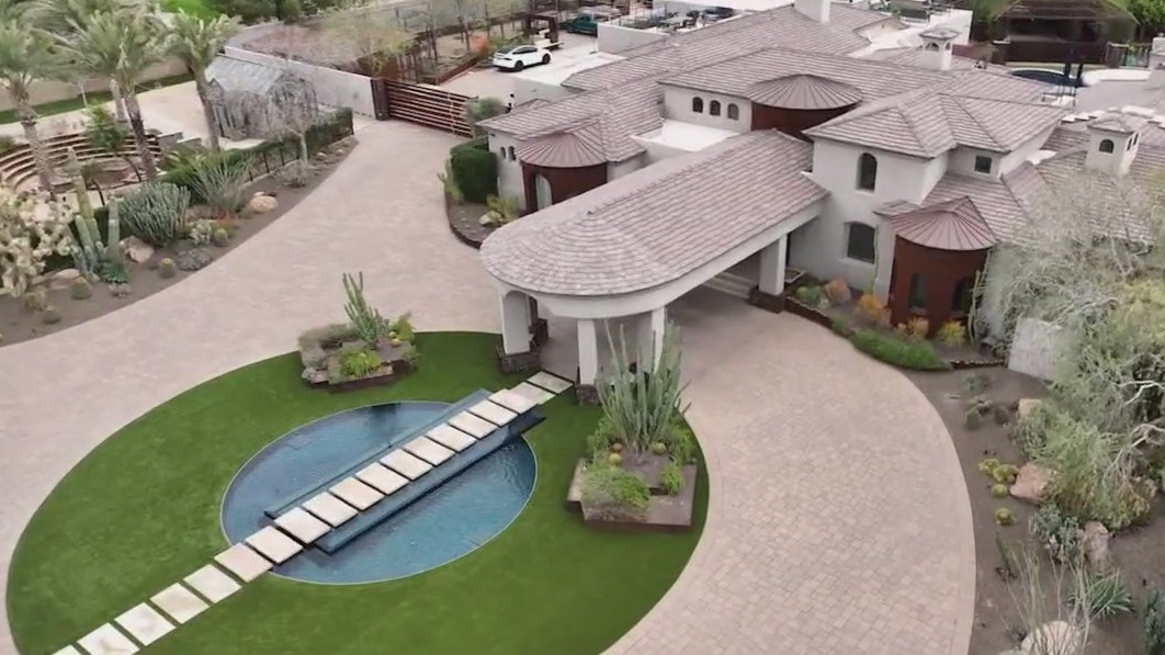 Gilbert home on Zillow Gone Wild l Cool House