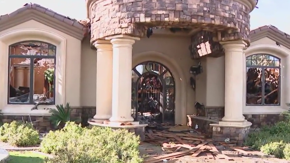 Fire burns custom home in Mesa