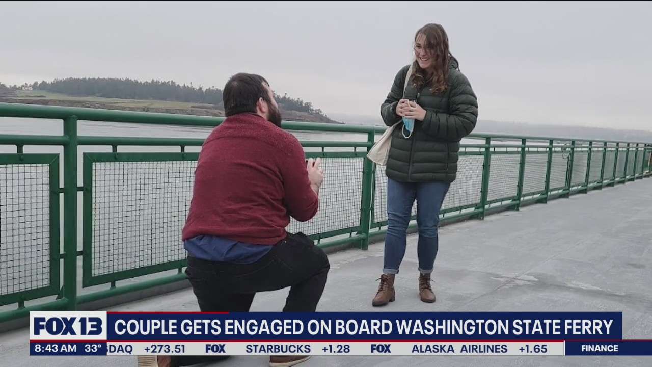 Couple gets engaged on board Washington State Ferry