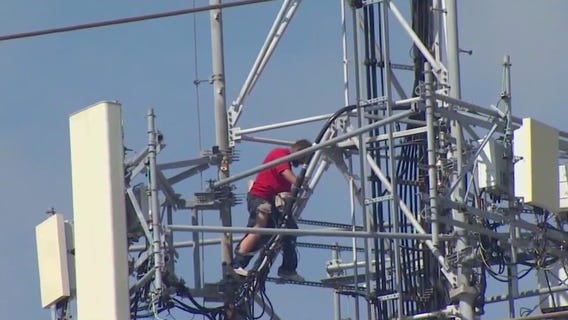 Man impersonating T-Mobile employee climbs tower