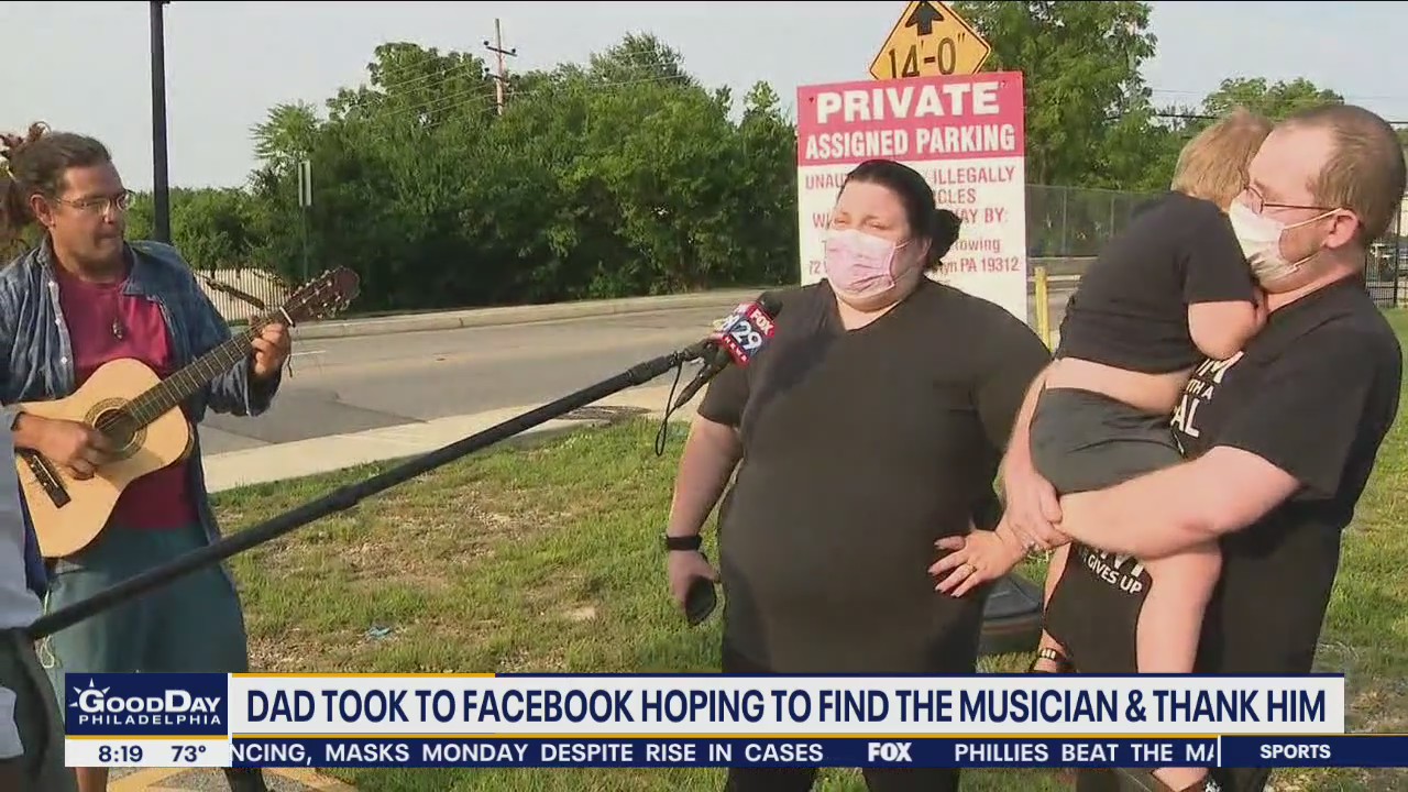 Homeless musician uses guitar to help soothe boy with autism outside Wawa