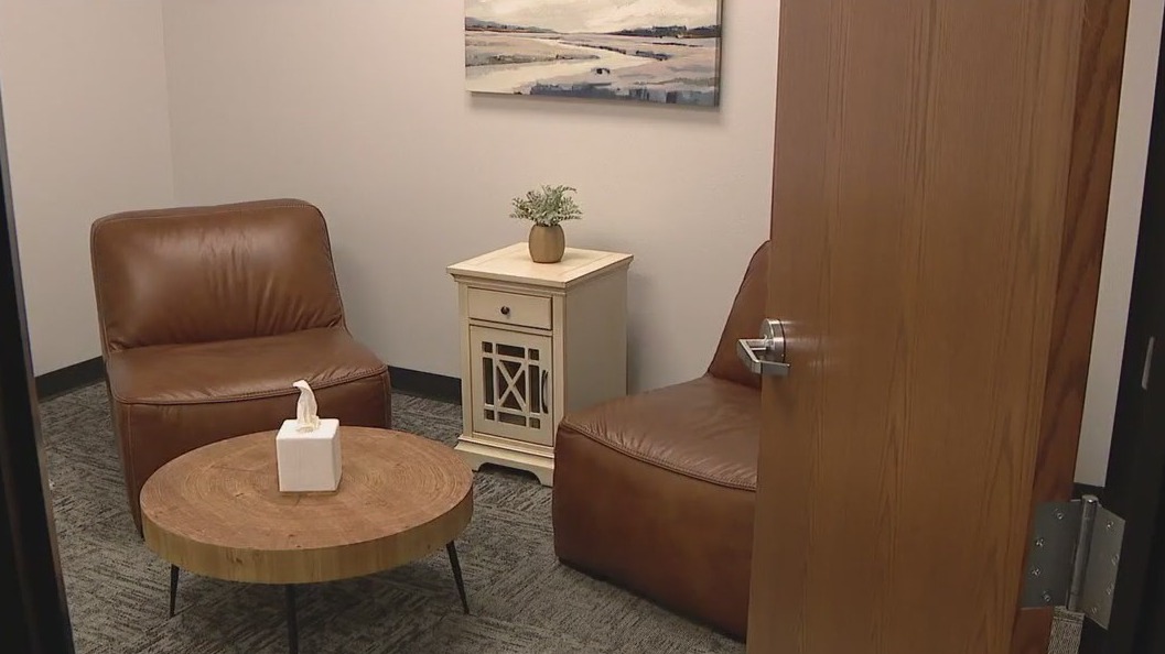 Phoenix PD renovates reporting center for victims