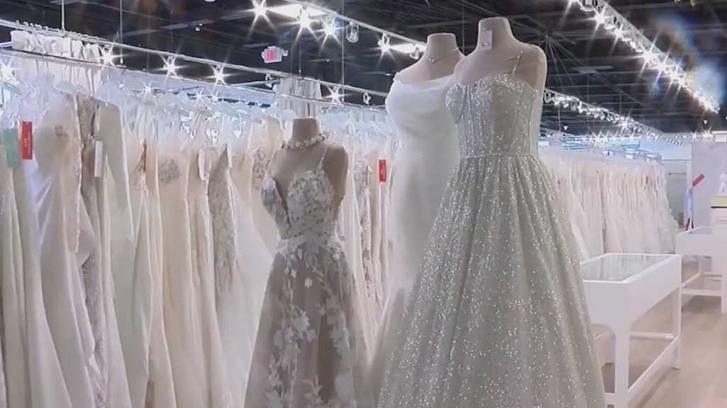 Couples opting for 'mini-moons' over honeymoons