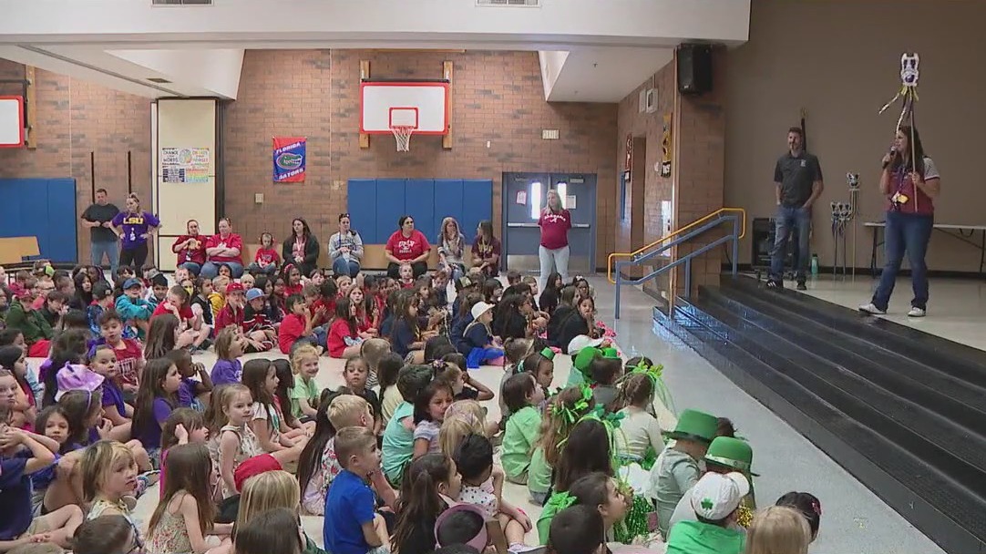 AZ school event teaches students about college