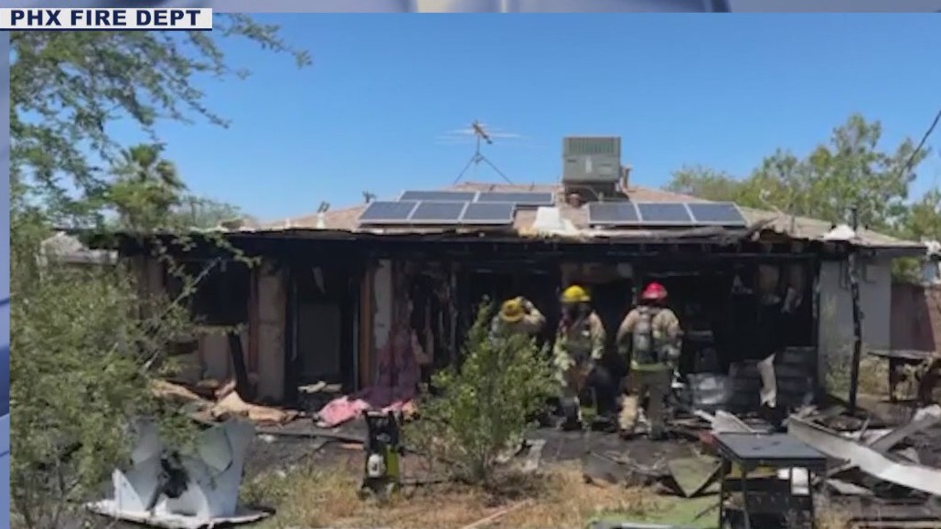 Firefighters rescue dog from Phoenix house fire | FOX 10 Phoenix