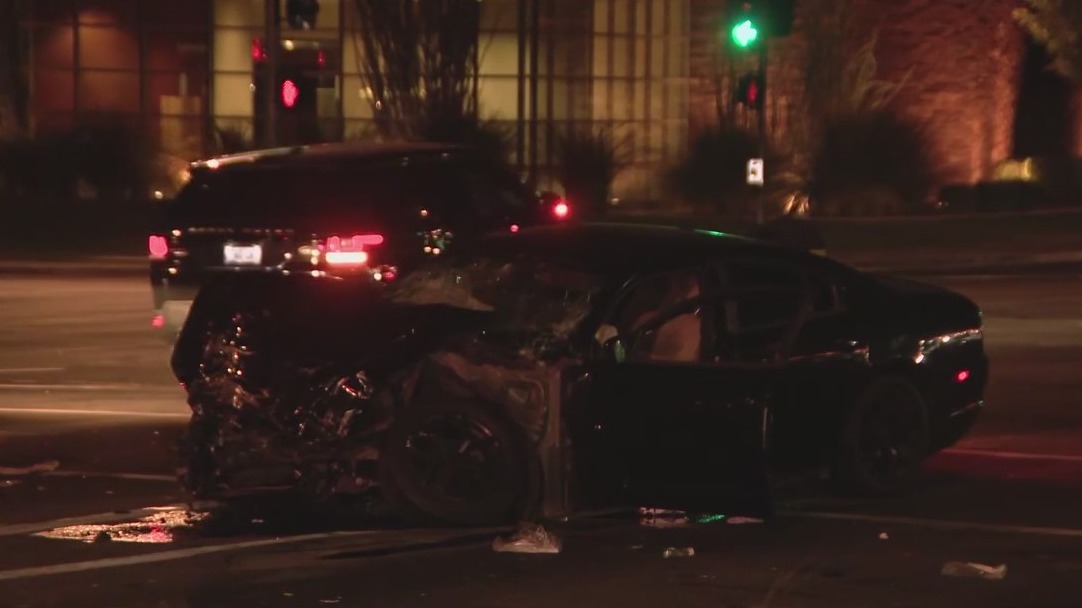 North Phoenix crash leaves several injured | FOX 10 Phoenix