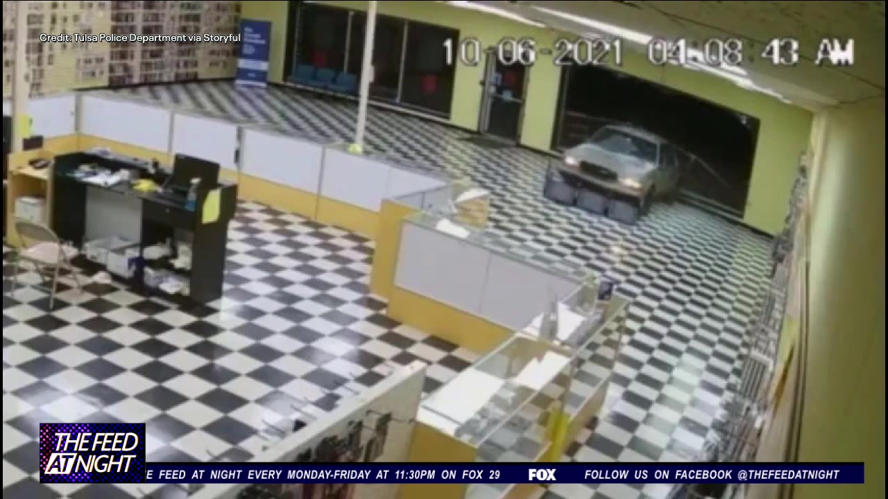 Burglars crash into storefront to steal 1,600 dollars worth of tech products