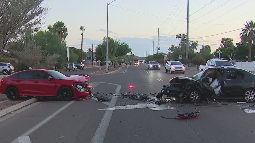 1 dead in Phoenix head-on crash | FOX 10 Phoenix