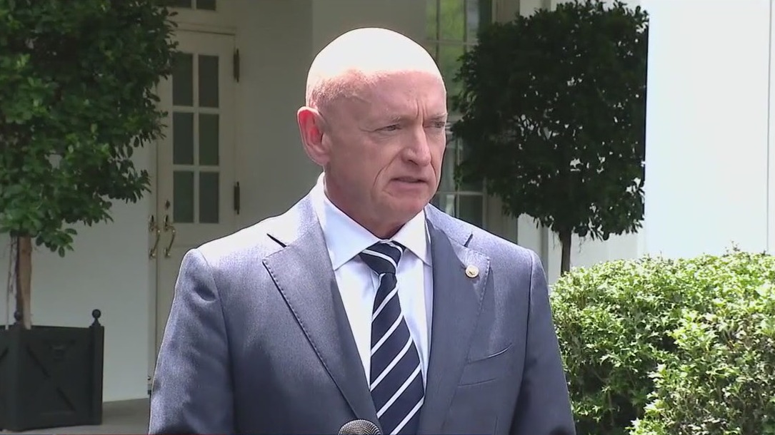 Mark Kelly reportedly still on VP shortlist