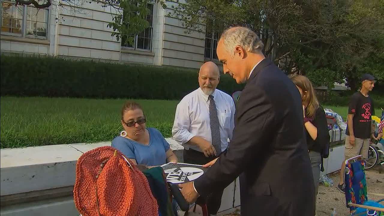 Sen. Bob Casey hands out pizza to protesters against repeal of Obamacare