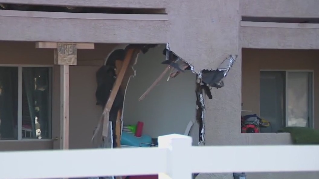 Car crashes into apartment building; shakes neighbors up | FOX 10 Phoenix