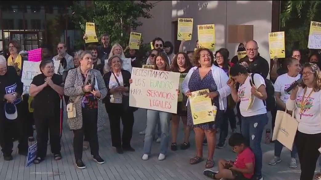 Immigrant families call on San Mateo County for more deportation defense attorneys